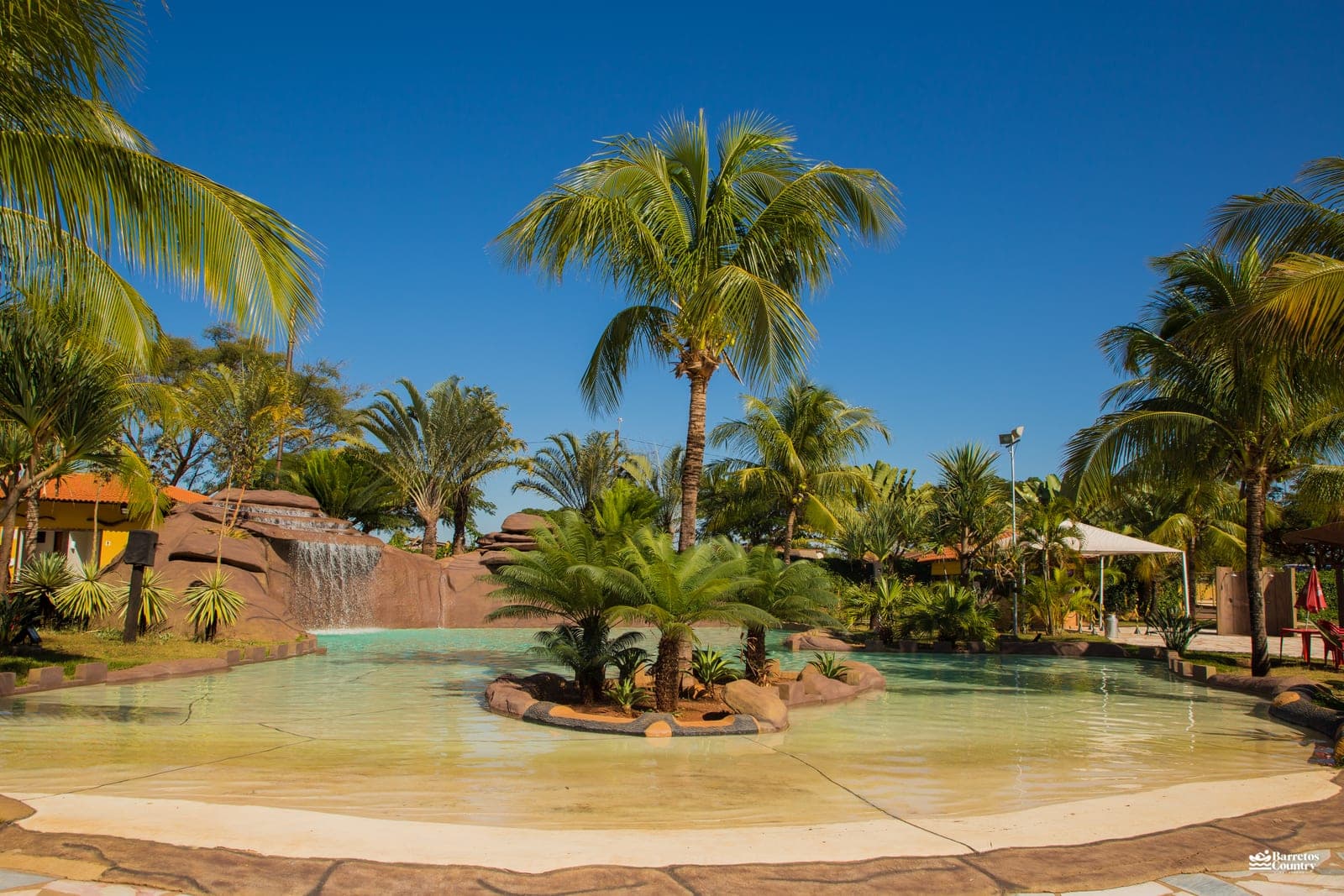 Família na piscina de ondas do Barretos Country