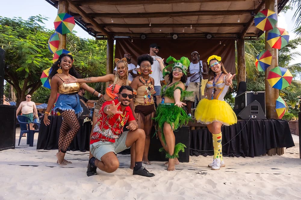Vai pular Carnaval? Saiba o que não pode faltar na mala para cada tipo de folia em 2026