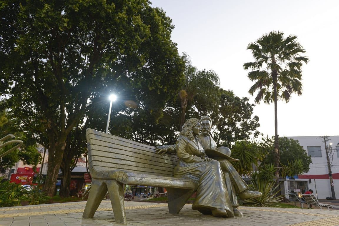 Monumento na praça de Barretos
