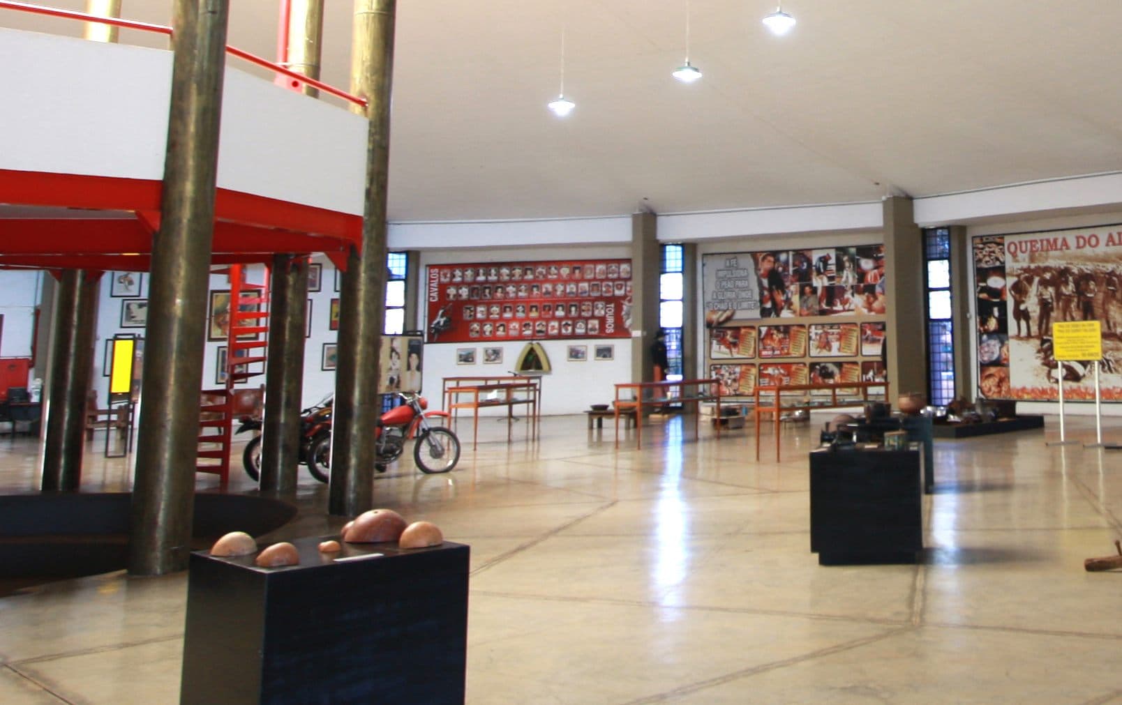Interior do Memorial do Peão